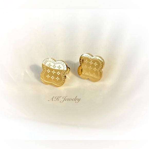 💎18k EARRINGS Gold Plated Pierced Clover, Flower - Picture 7 of 9